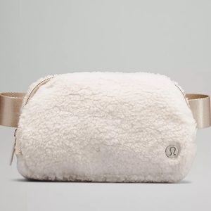 Lululemon everywhere fleece belt bag BNWT